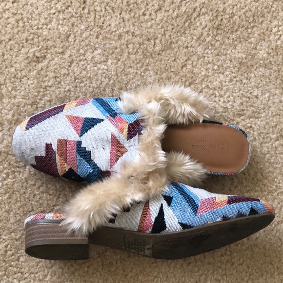 Slippers - Picture 3 of 3